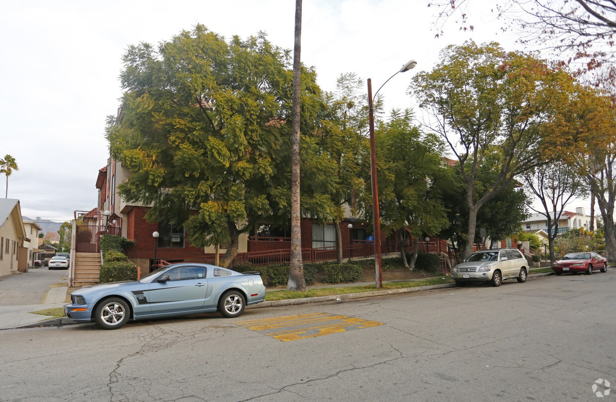 Building Photo - 409 W Lomita Ave