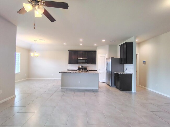 Foto del edificio - 18315 Pin Oak Lake Dr