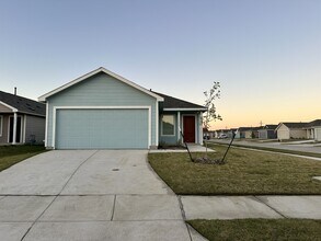 Building Photo - 1037 Raintree Rd