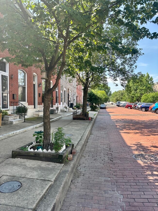 Building Photo - 143 N Kenwood Ave