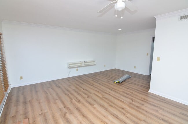 Building Photo - 931 Brentwood Pointe