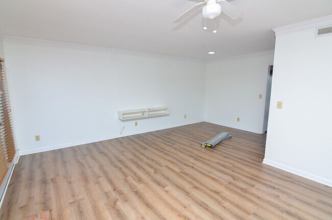 Foto del edificio - 931 Brentwood Pointe