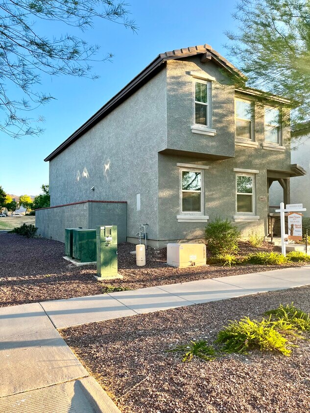 Foto principal - 20872 W Thomas Rd