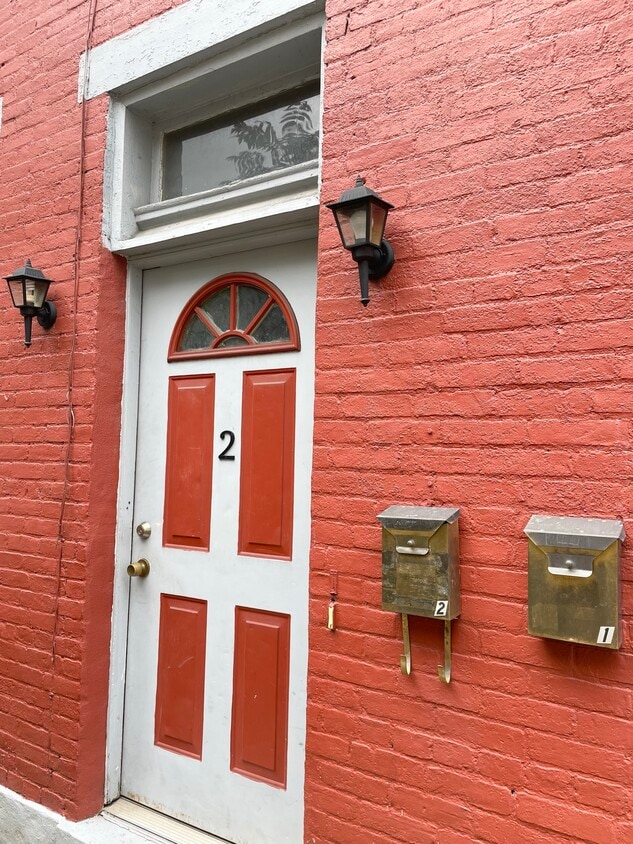 Primary Photo - 1119 Russell St