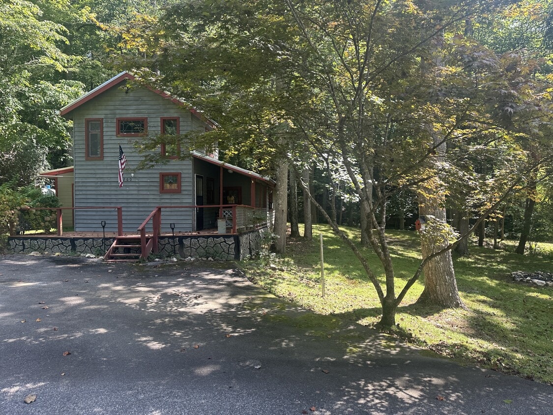 Photo - 260 Fern Dr (Blairsville, GA)