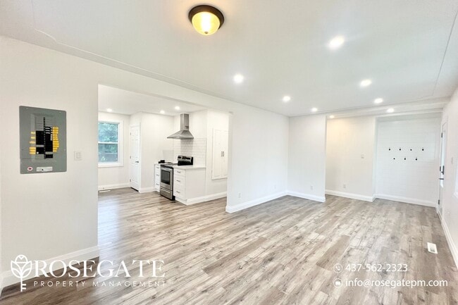 Building Photo - Bright & Modern 3-Bedroom Main Floor | 1,1...
