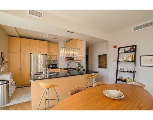 Foto principal - 700 Harrison Ave