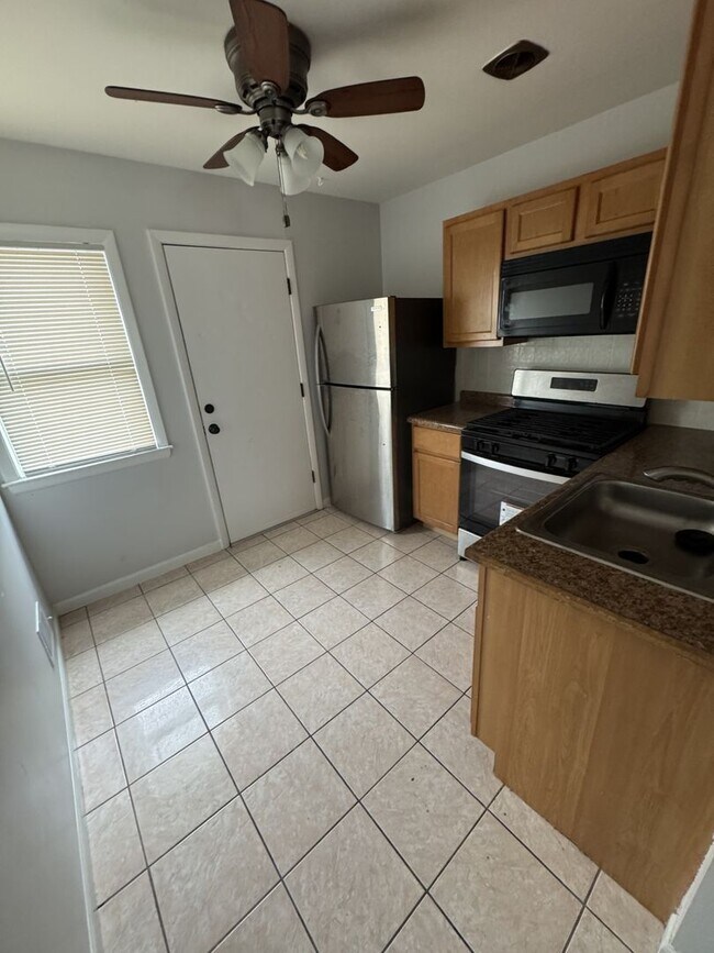 Foto del edificio - 2501-2503 S 44th St. - 8 Unit