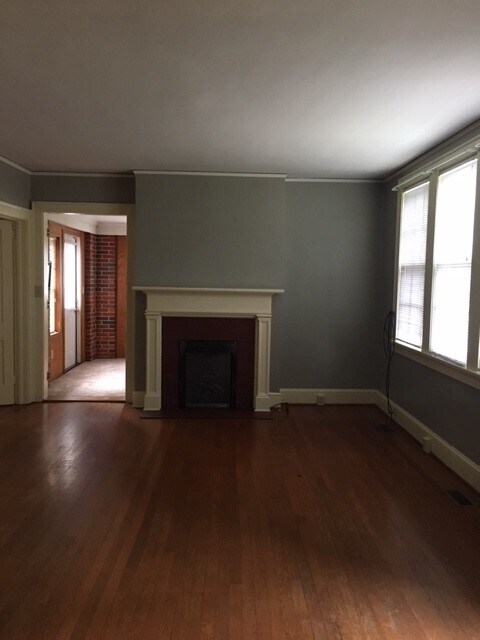 Building Photo - 3-bedroom 2-bath brick home