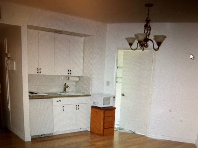 Entrada a la cocina/baño - 410 S Barrington Ave