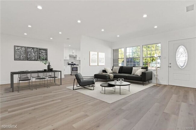 Foto del edificio - 3 br, 2 bath House - 6039 Varna Ave