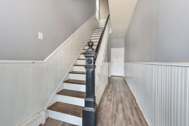 Building Photo - 19 E 18th St