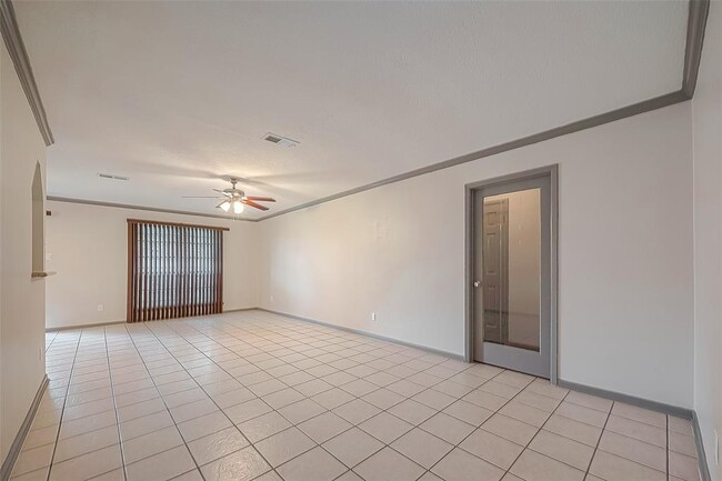 Building Photo - 8910 Lazy River Ln