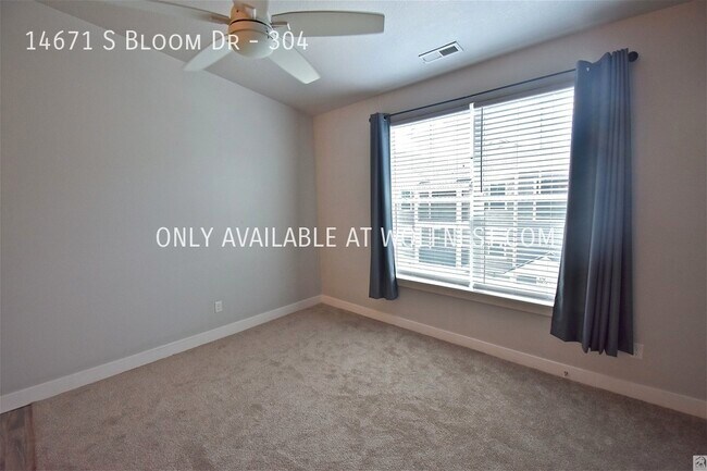 Foto del edificio - Gorgeous 3 Bed Herriman Condo! No Deposit ...