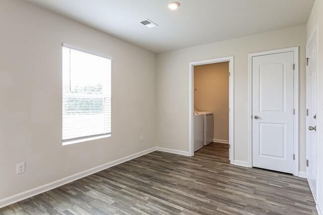 Building Photo - 518 Springtime Ln