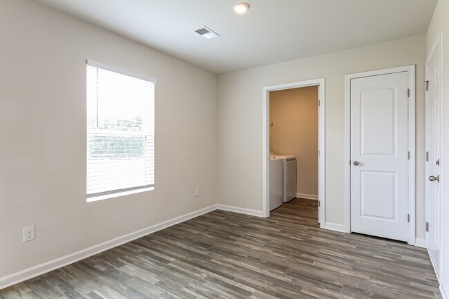 Foto del edificio - 518 Springtime Ln