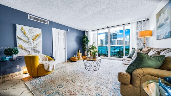 Foto del edificio - 6770 Indian Creek Dr