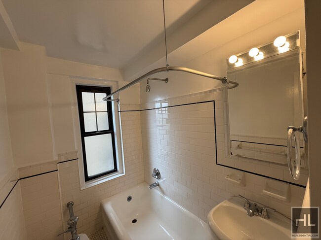 Building Photo - AMAZING ONE BEDROOM APARTMENT!! AMAZING DE...
