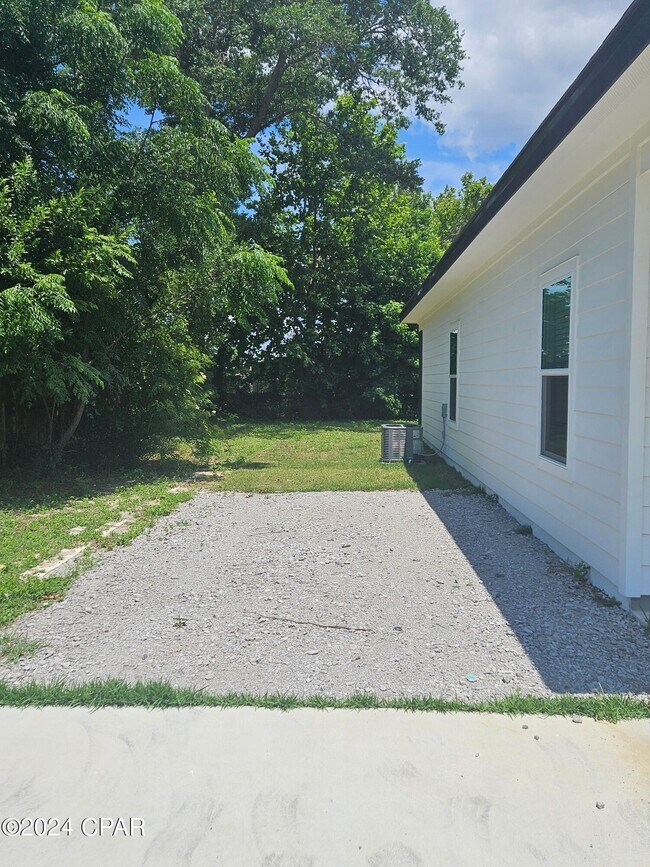 Building Photo - 3104 W 20th Ct