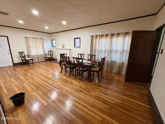 Foto del edificio - 3418 Pershing Dr