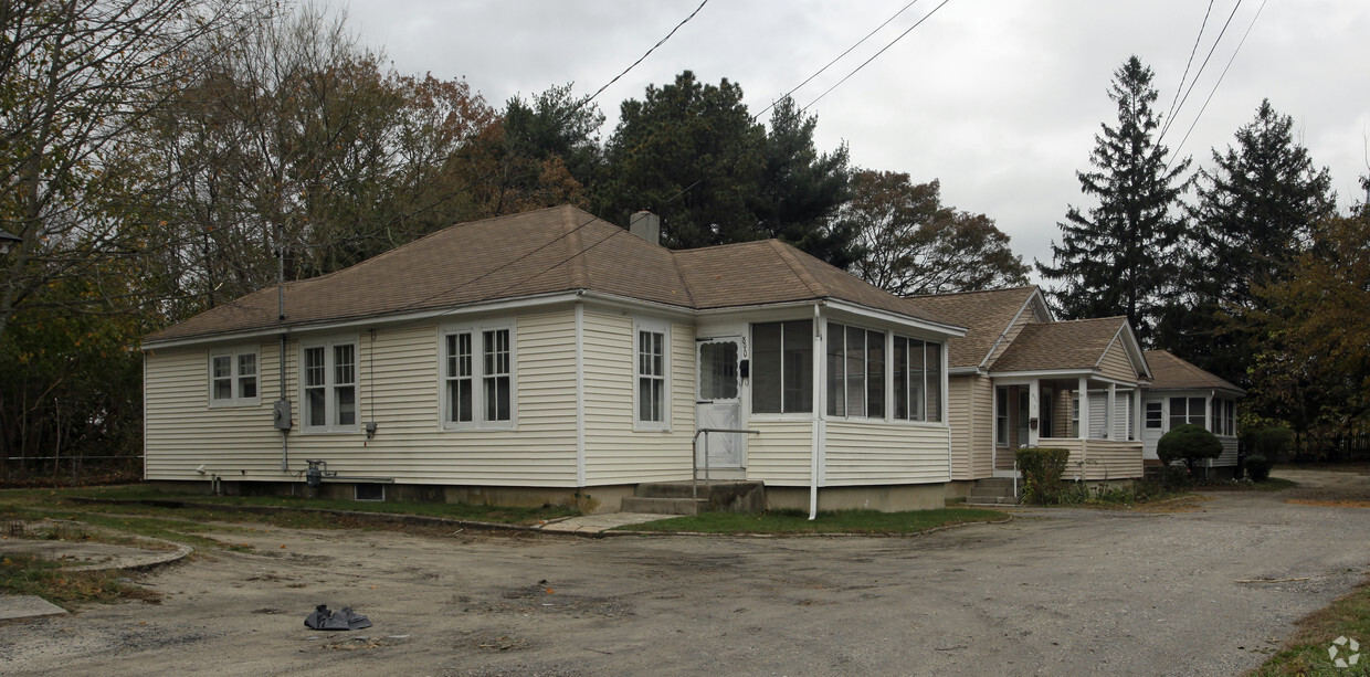 Building Photo - 860-902 W Main St