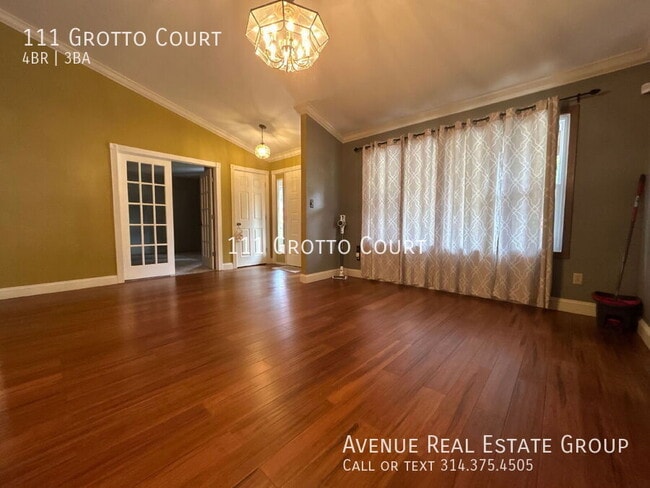 Building Photo - 111 Grotto Ct