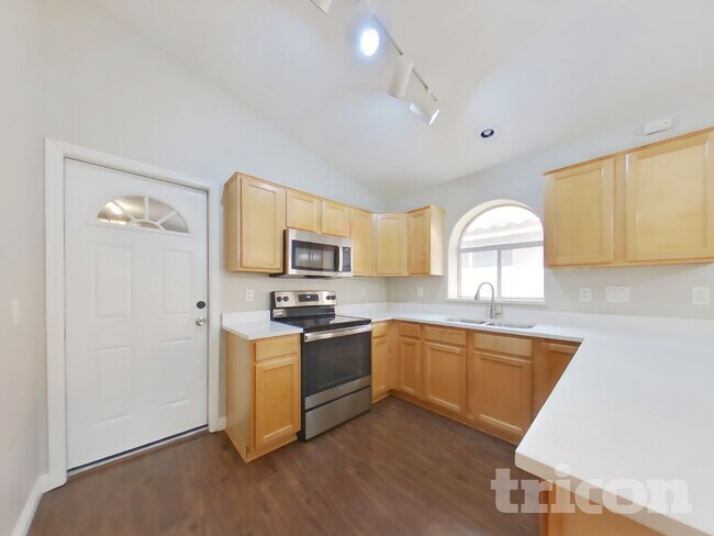 Foto del edificio - 12618 W Cambridge Ave