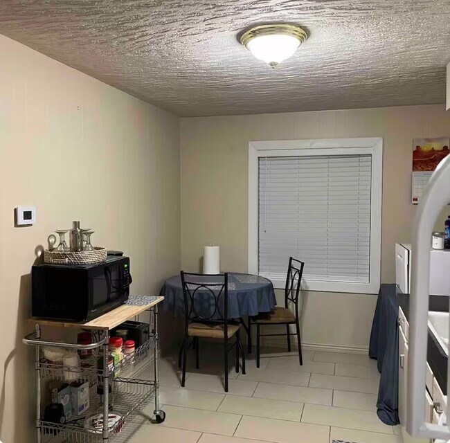 Foto del edificio - 1070 E 21st St