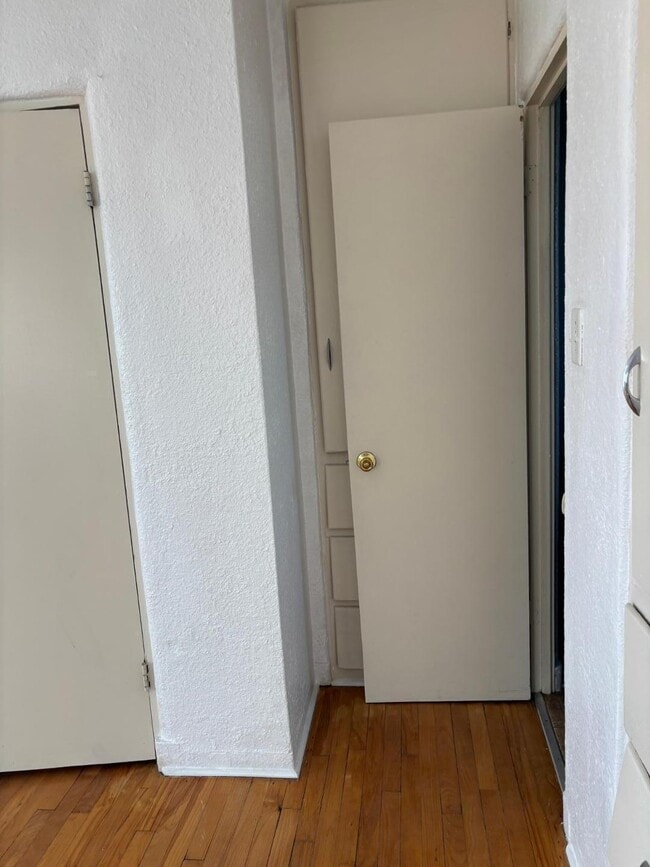 Building Photo - 541 Cedar St SE