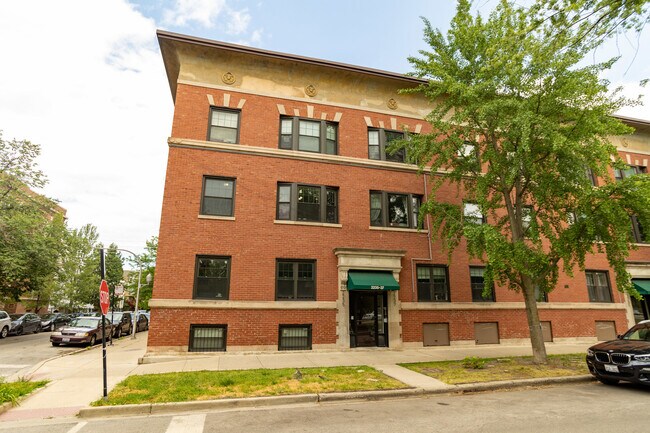 Foto del edificio - 2237 N Kedzie Blvd