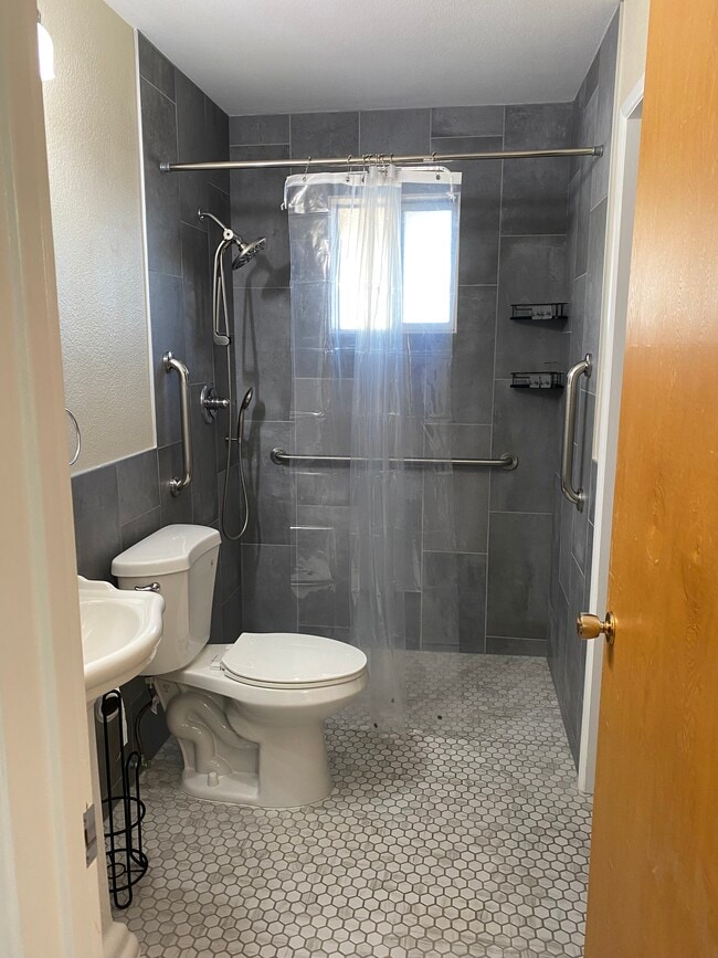 Building Photo - 264 N 54th St