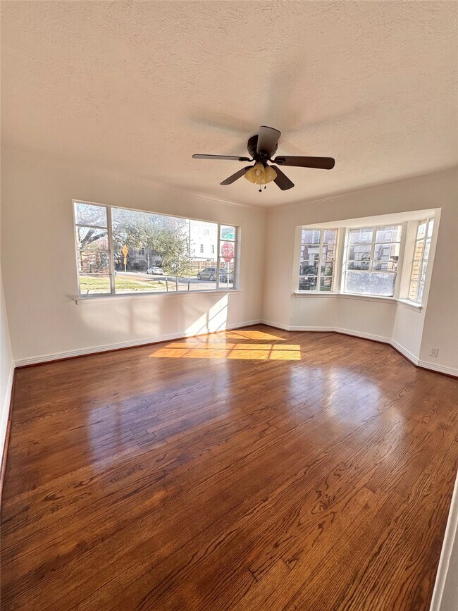 Building Photo - 2646 Persa St