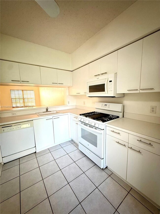 Foto del edificio - 7886 Dixie Beach Cir