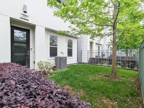 Building Photo - 3117 Leeland St