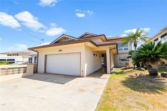 Building Photo - 3388 Kilauea Ave