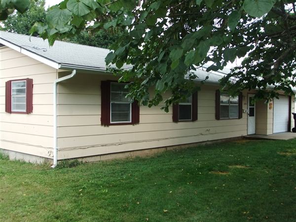 Building Photo - 826 Riverside Dr
