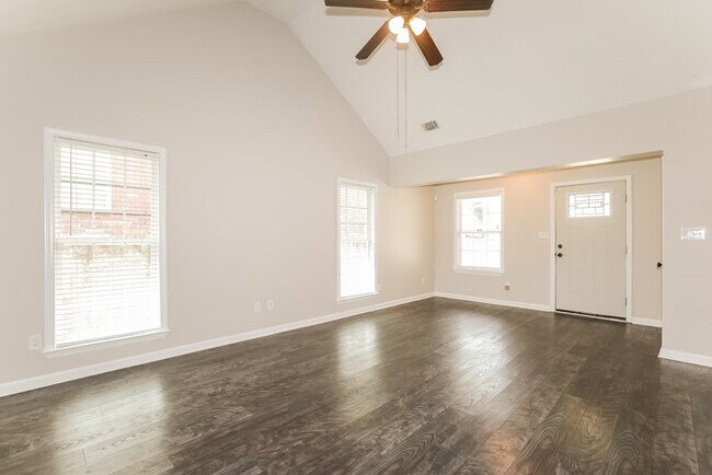 Foto del edificio - 1056 Grove Landing Ln