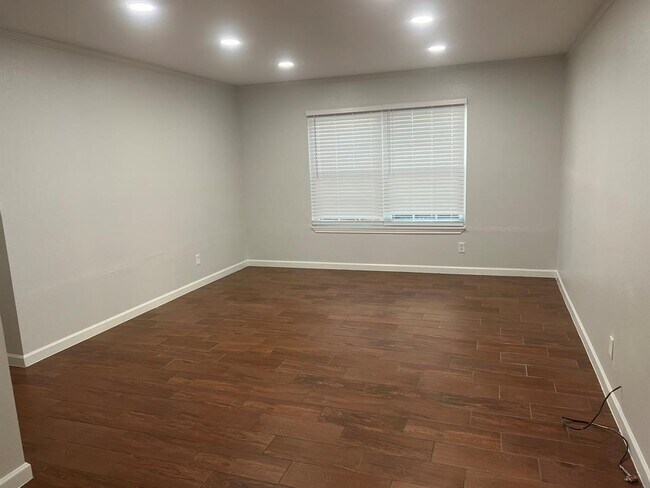 Building Photo - 5550 N Braeswood Blvd