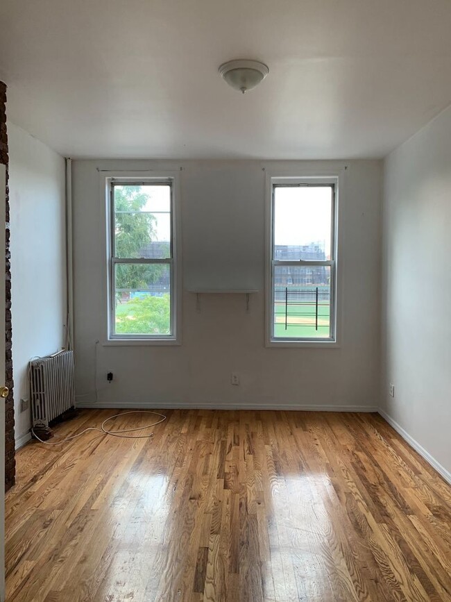 Building Photo - 256 Stagg St