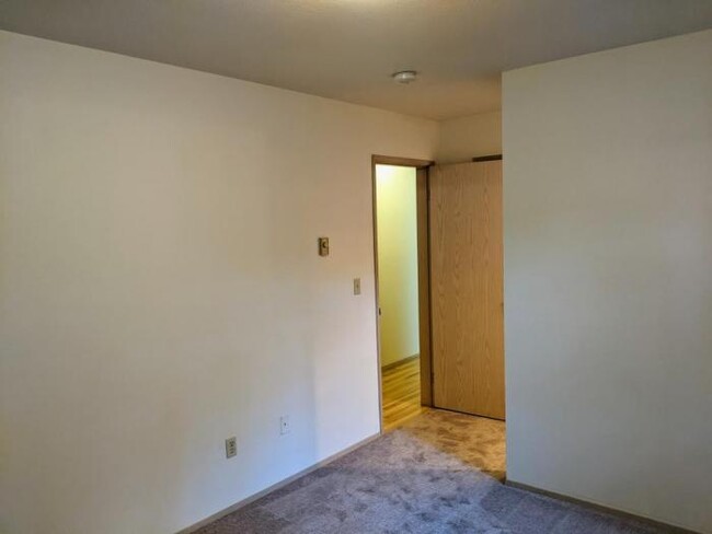 Building Photo - 2 bedroom in Seattle WA 98103
