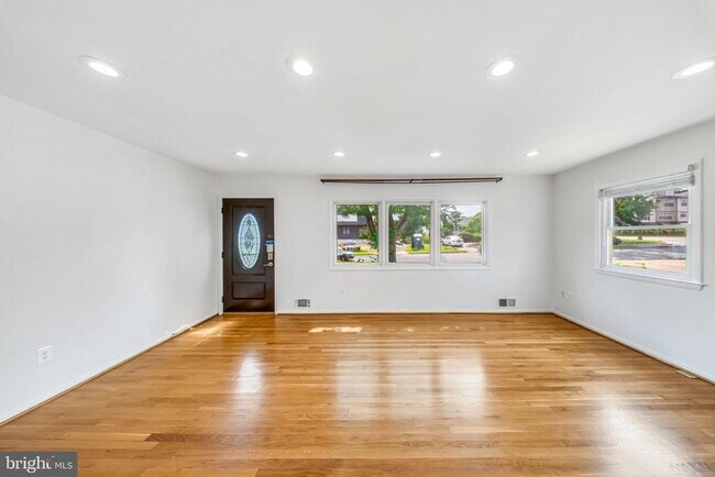Building Photo - 7411 Tillman Dr