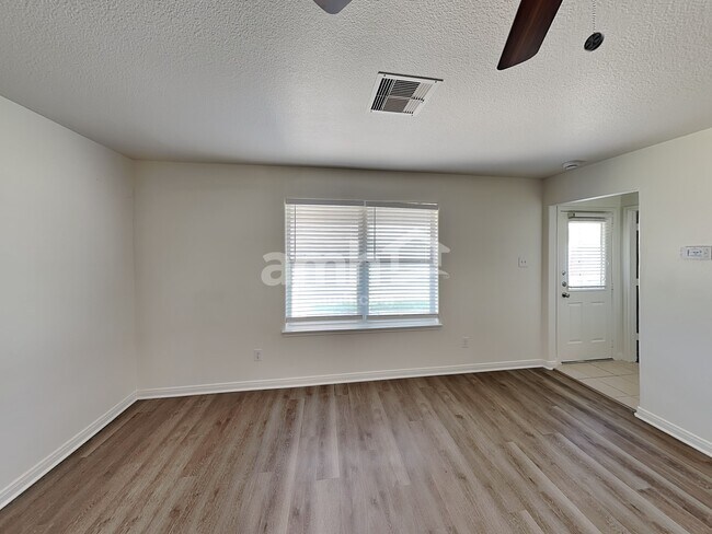 Foto del edificio - 9422 Ivory Trail Ln