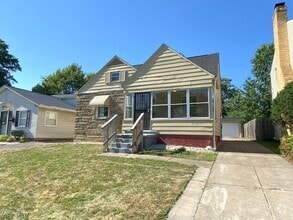 Building Photo - 21417 Gardenview Dr