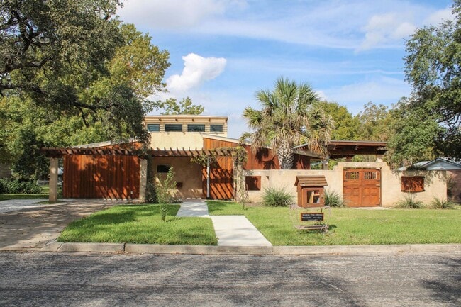Building Photo - RENOVATED 3-BEDROOM NORTHWOOD HOME