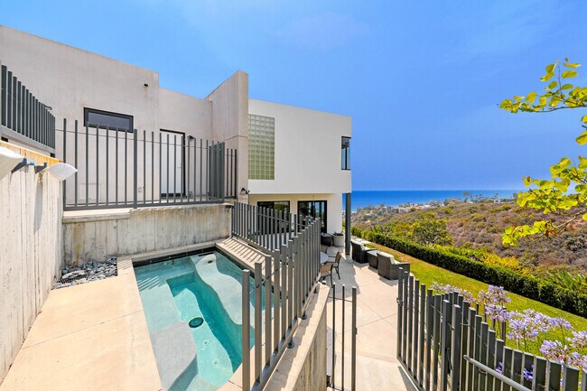 Building Photo - 770 Pelican Dr