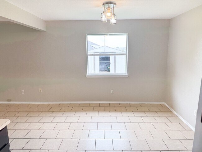 Foto del edificio - Available 7/21/2025 Beautiful 1 story, 4 b...