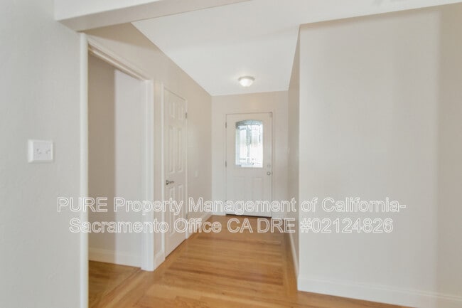 Building Photo - 2216 Gleneyre Ct