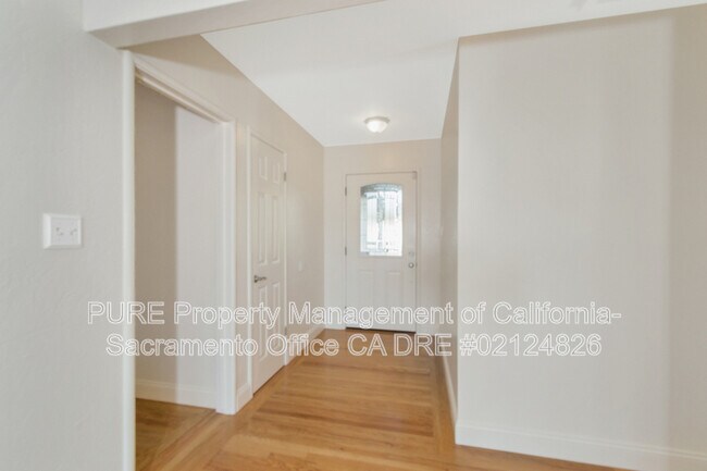 Foto del edificio - 2216 Gleneyre Ct