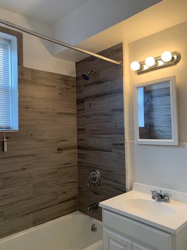 Building Photo - 1051 Sheridan Ave