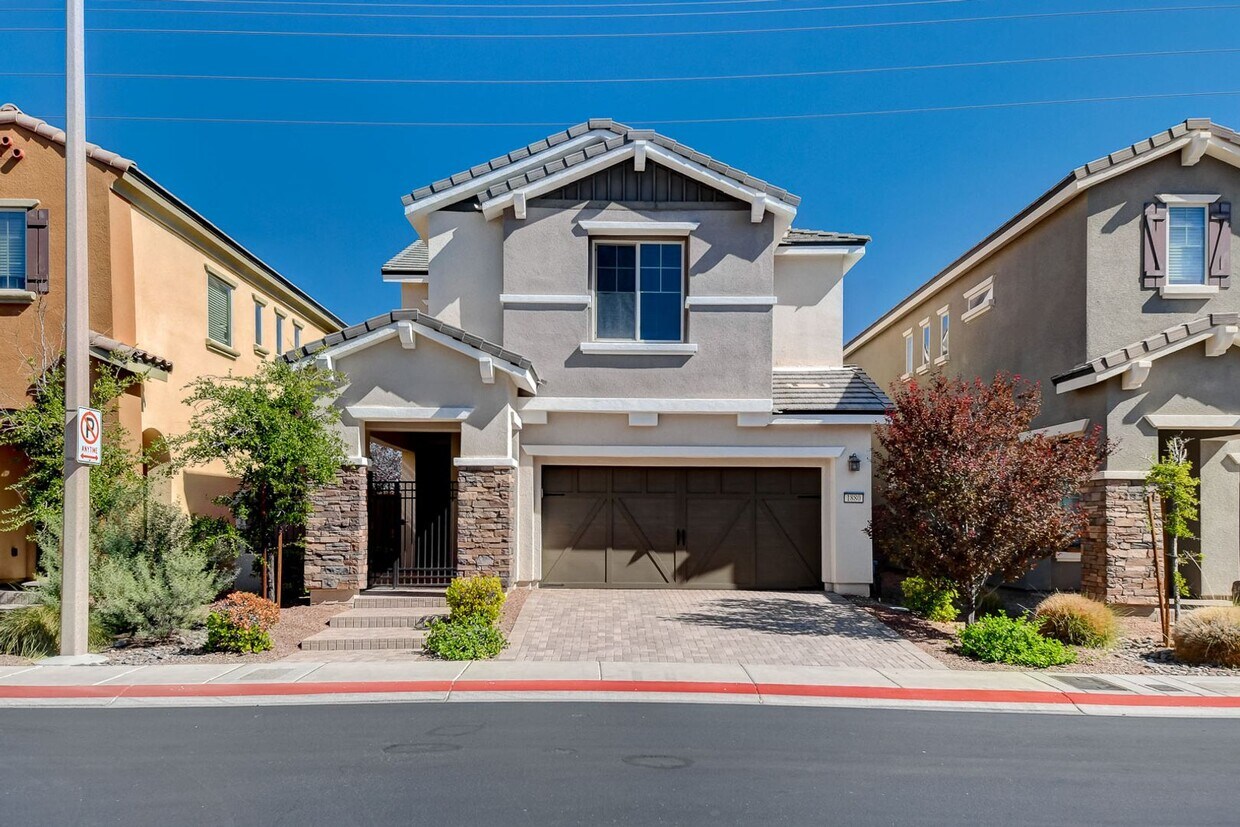 Foto principal - Near Downtown Summerlin! View of LV Strip!...